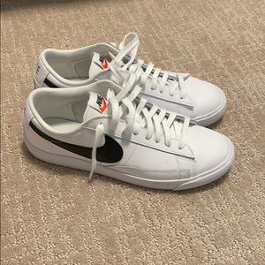 Nike Low Blazers